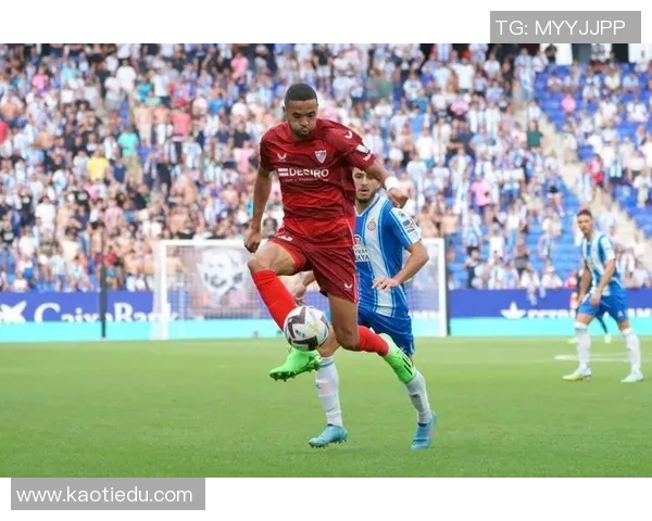 国际足联俱乐部世界杯塞维利亚恩内斯里头球攻门 国际足联俱乐部世界杯塞维利亚恩内斯里头球攻门